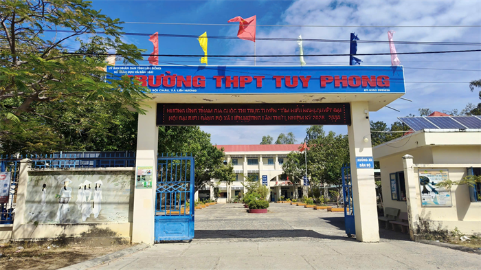 Tính Thành bàn giao khai trương website Trường THPT Tuy Phong
